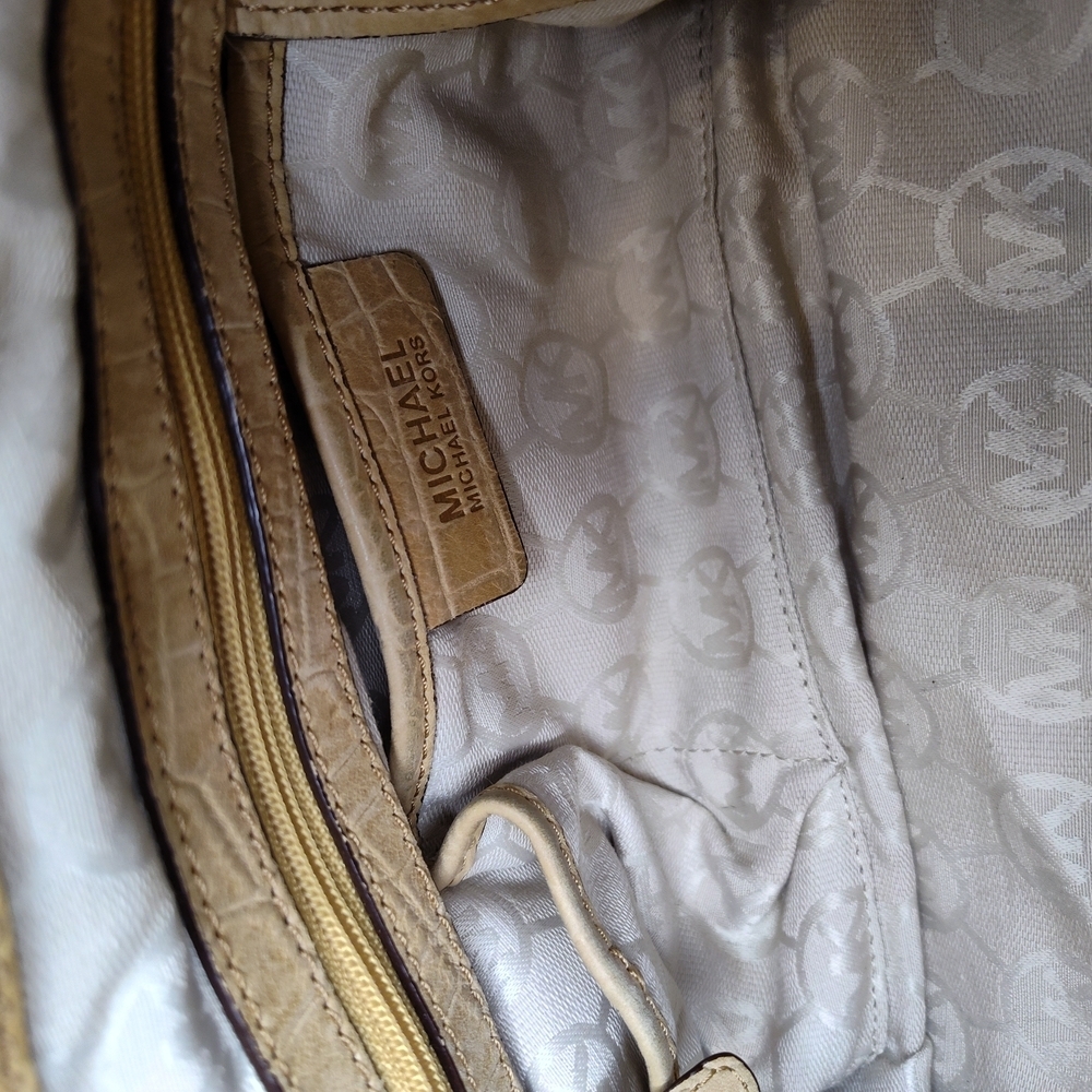 EUC Michael Kors Croc Embossed Handbag W/Jacquard Logo Lining With Dust Bag 🖤 - Picture 3 of 11